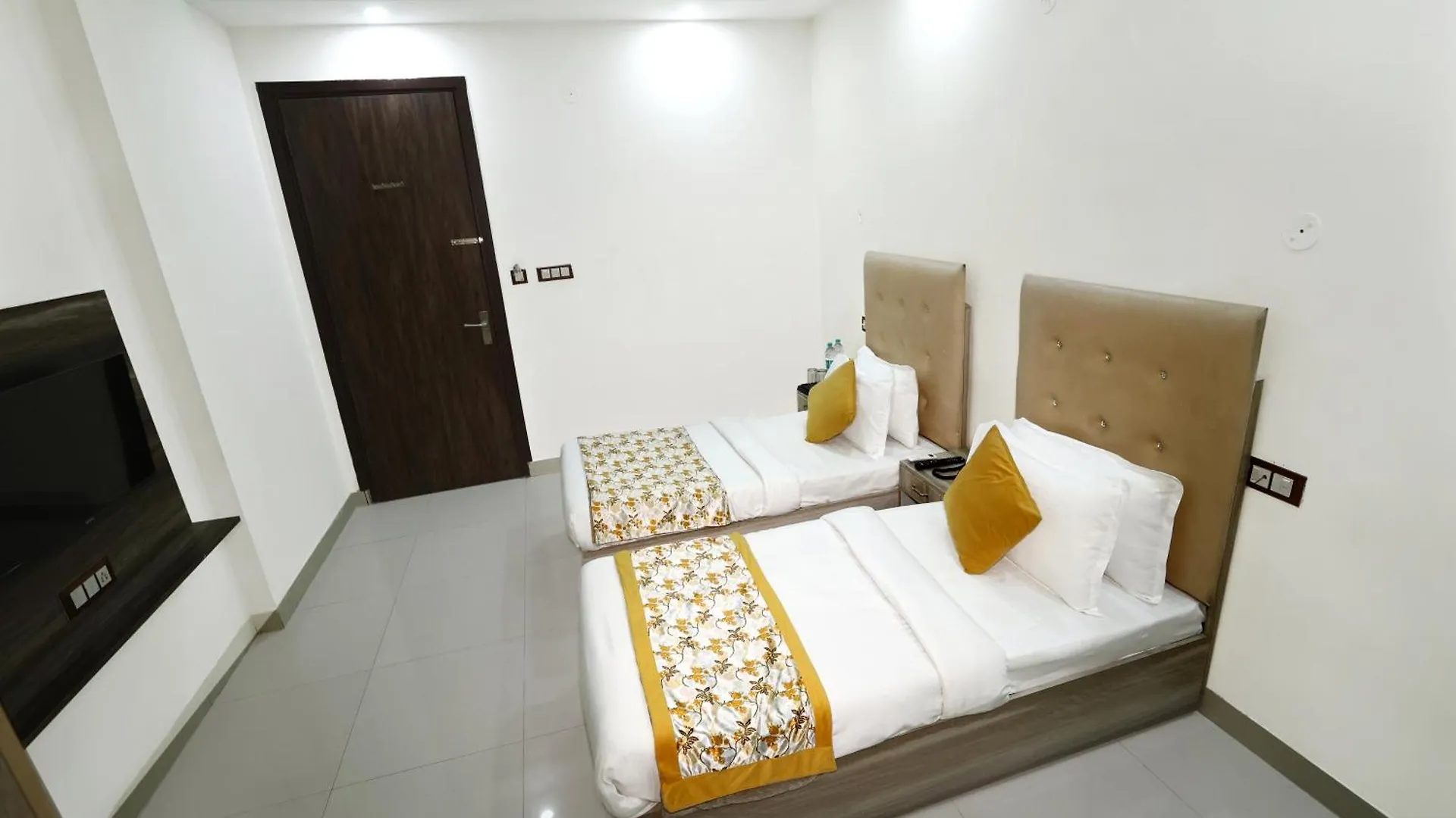Hotel Popular Suites Delhi Airport New Delhi 3*,  India