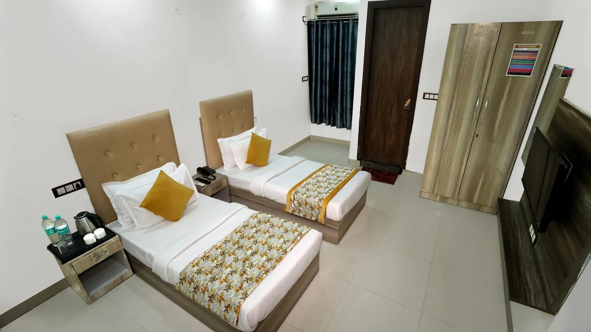 Hotel Popular Suites Delhi Airport New Delhi 3*,  India
